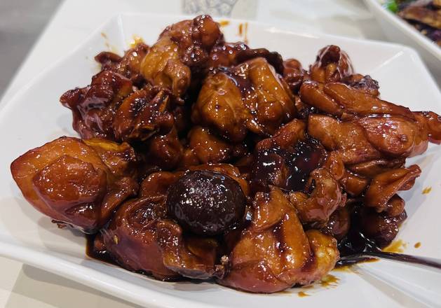 C9. 板栗焖鸡Poulet Braisé Au Châtaignes(avec Os) / Braised Chicken with Chesnuts (Bone-in)